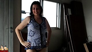 Wife answer delivery man without pants