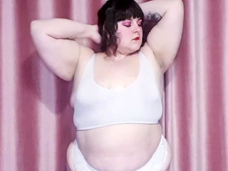 Bbw brunette girl masturbates and fucks