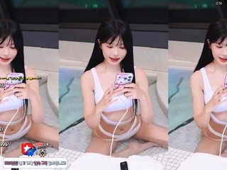 Amateur Webcam Cute Teen Plays Solo with Big Dildo